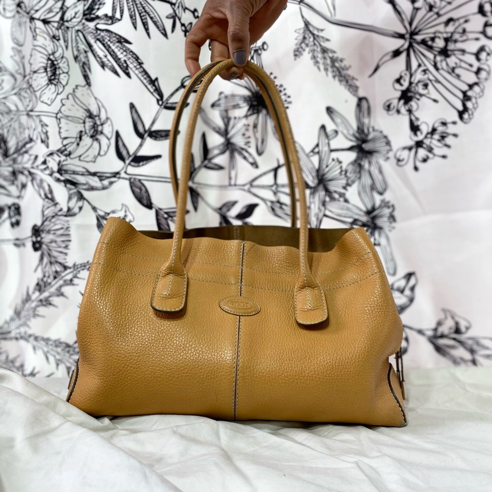 Tod’s Leather Shoulder Bag 💼🖤